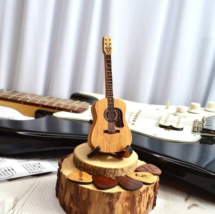 Guitarrita™ Wooden Guitar Pick Box