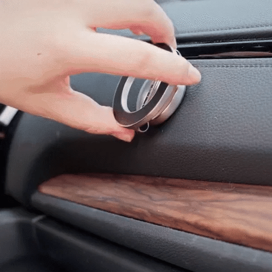 Maggot™ - Magnetic Car Phone Holder x