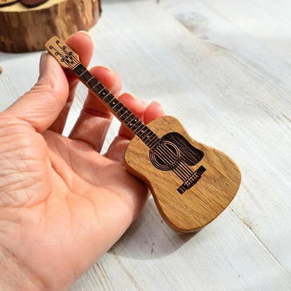 Guitarrita™ Wooden Guitar Pick Box