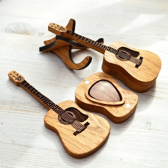 Guitarrita™ Wooden Guitar Pick Box