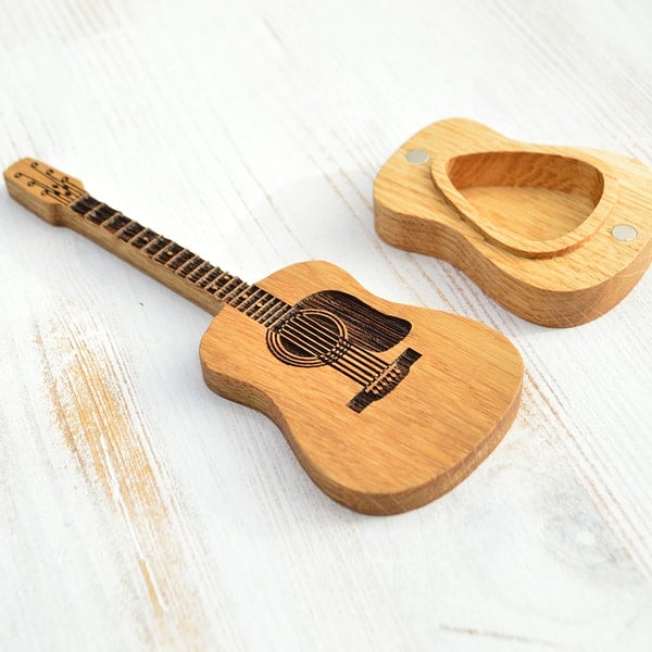 Guitarrita™ Wooden Guitar Pick Box